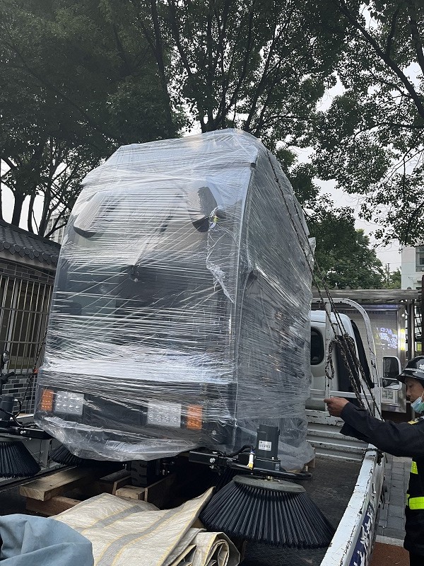 某物業公司選擇御衛仕工業掃地機DS8 某物業公司選擇御衛仕工業掃地機DS8